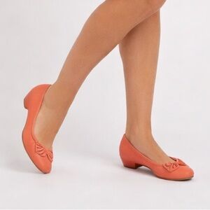 But Another Innocent Tale Coral Low-Heel Toe Ballet Pumps Women’s Size 5-6